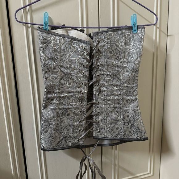 ADORABLE Grey Satin corset - Picture 2 of 3